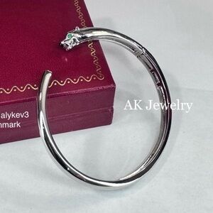 💎LUXURY Bracelet White Gold Plated, Panther Emerald Eyes Round Bangle Snap Open
